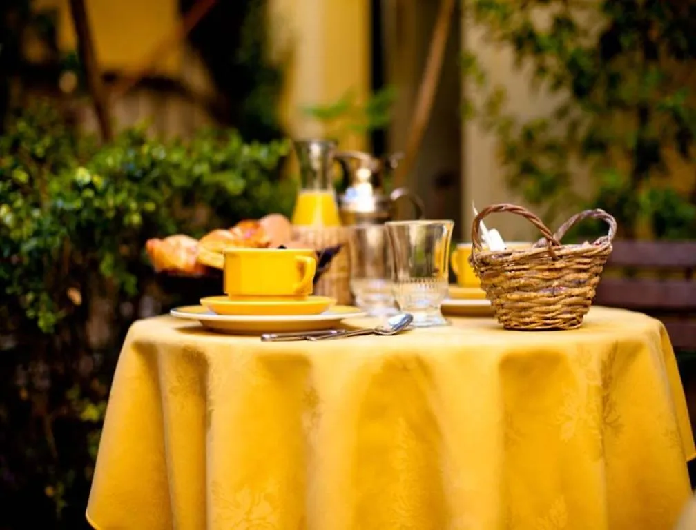 Hotel De La Tulipe باريس 3*,