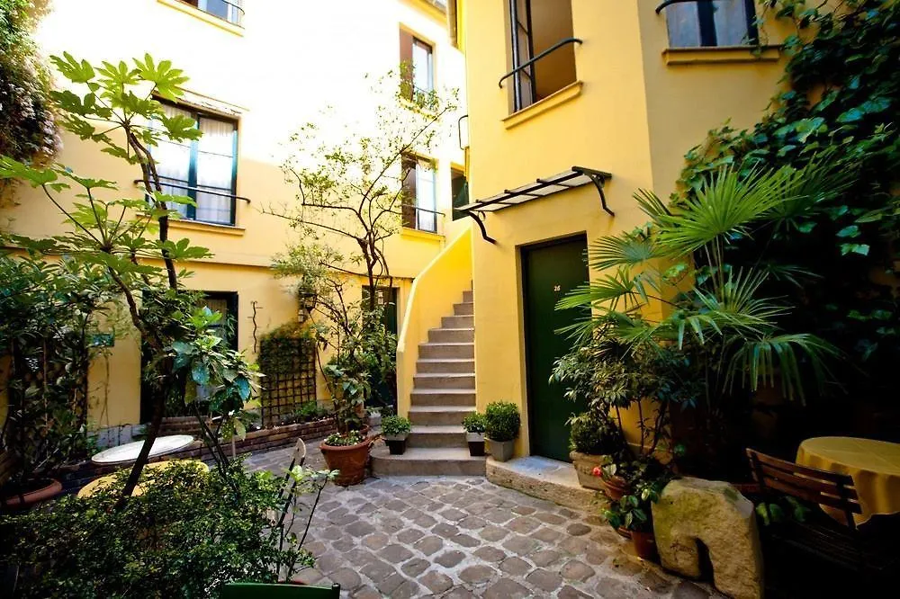 ***  Hotel De La Tulipe باريس فرنسا