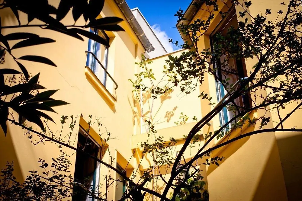 Hotel De La Tulipe باريس 3*,