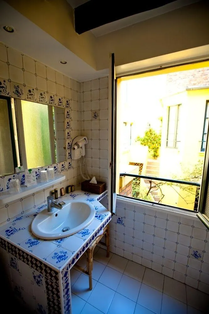Hotel De La Tulipe باريس