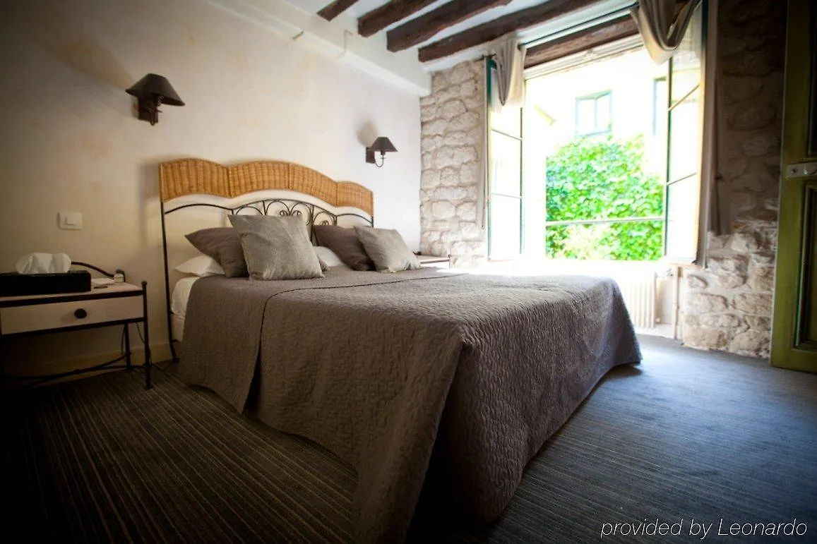 Hotel De La Tulipe باريس