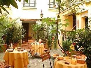 Hotel De La Tulipe باريس