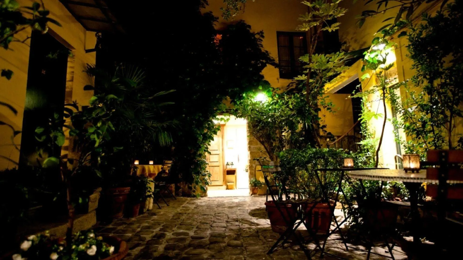 Hotel De La Tulipe باريس