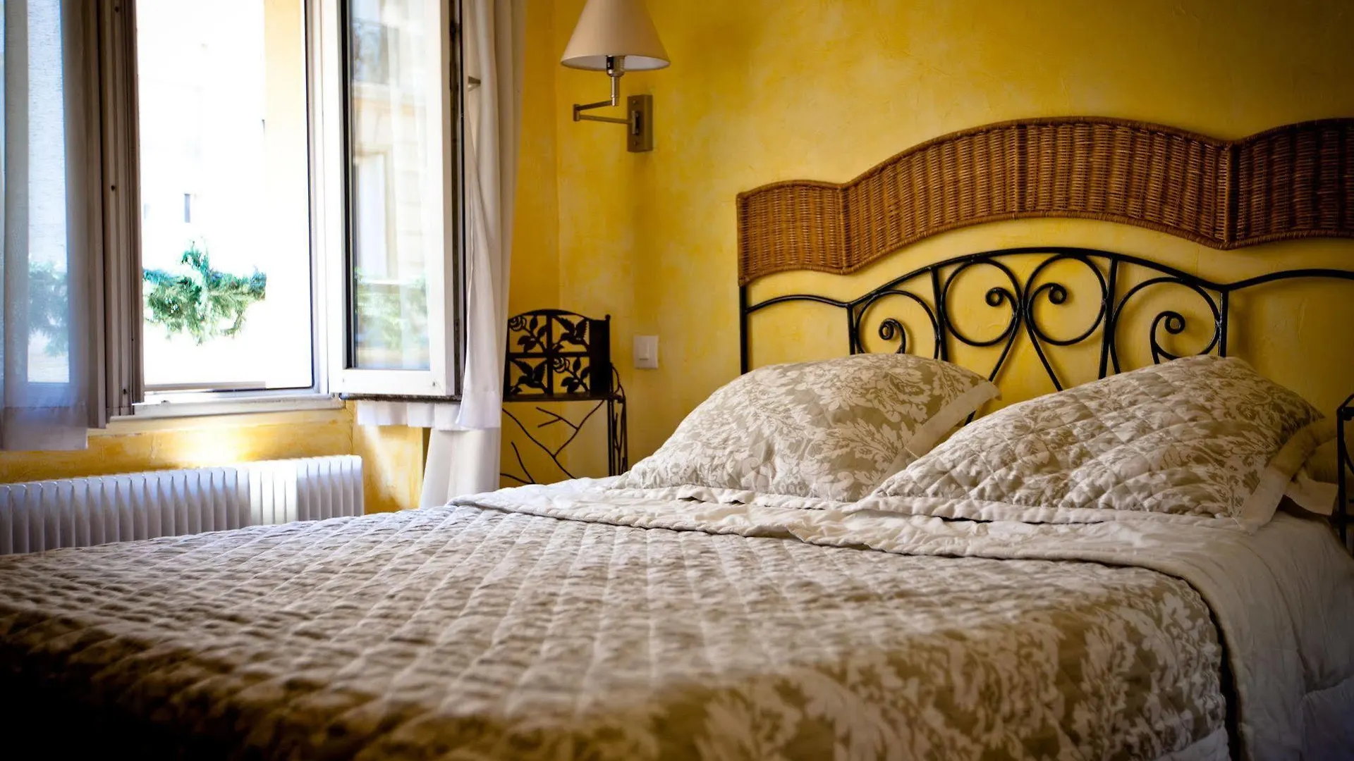 Hotel De La Tulipe باريس