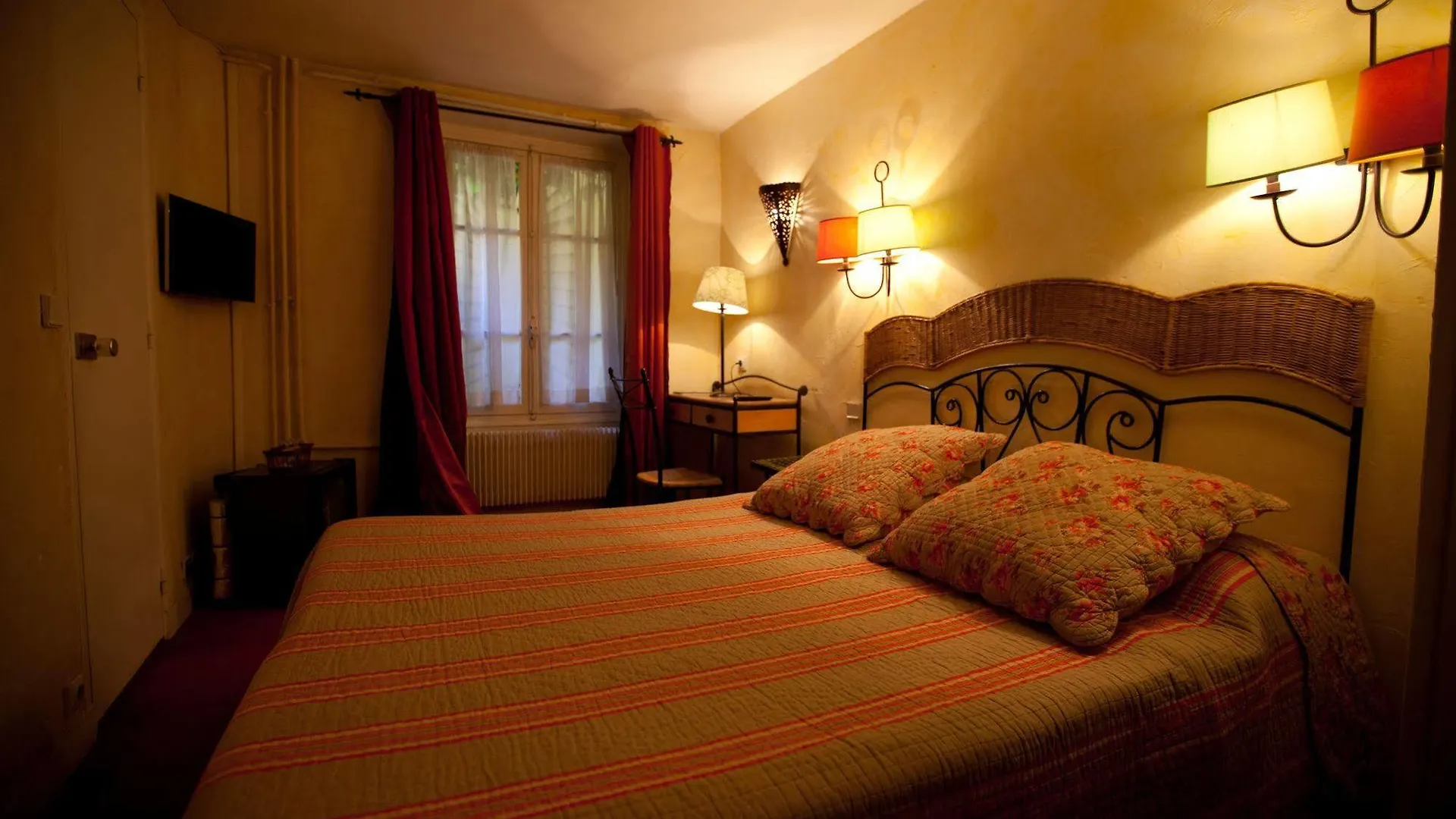 Hotel De La Tulipe باريس