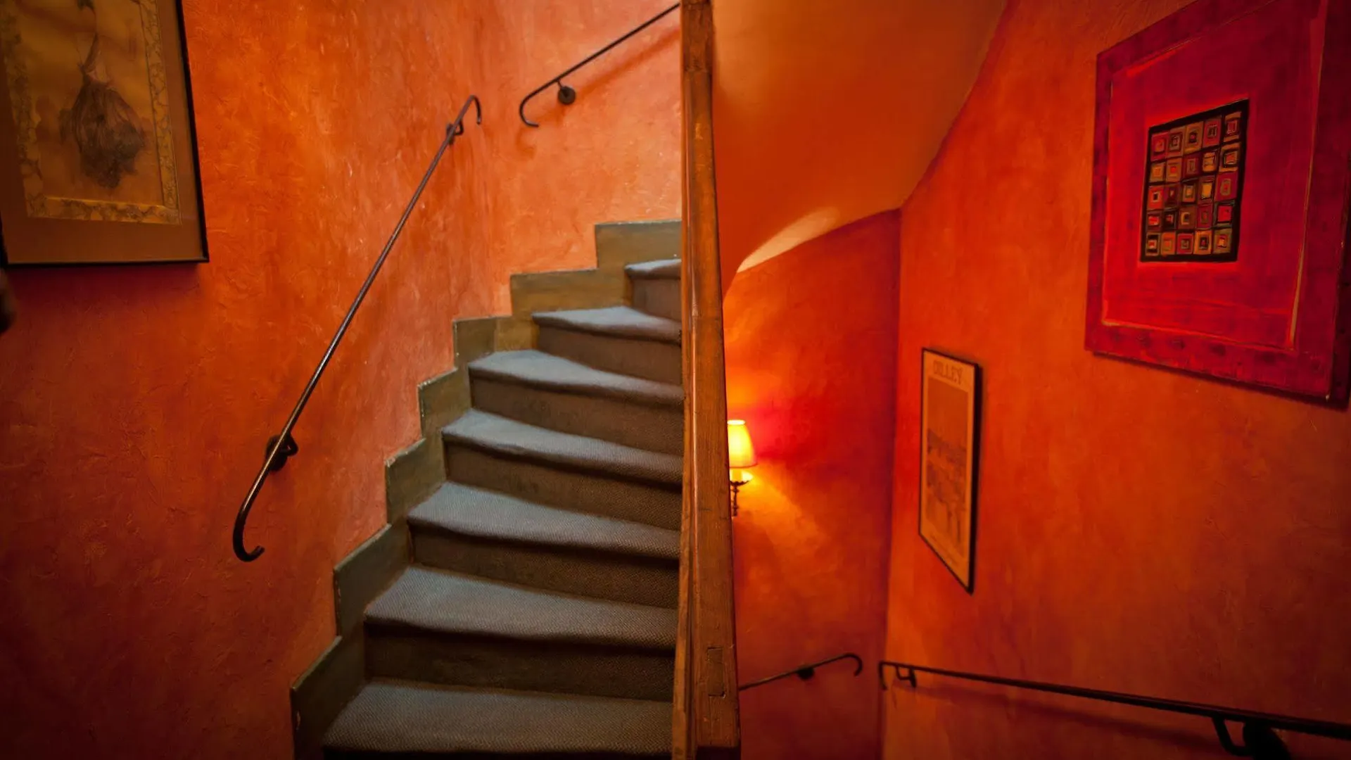 Hotel De La Tulipe باريس