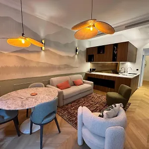 Hotel Etoile Trocadero, Parigi